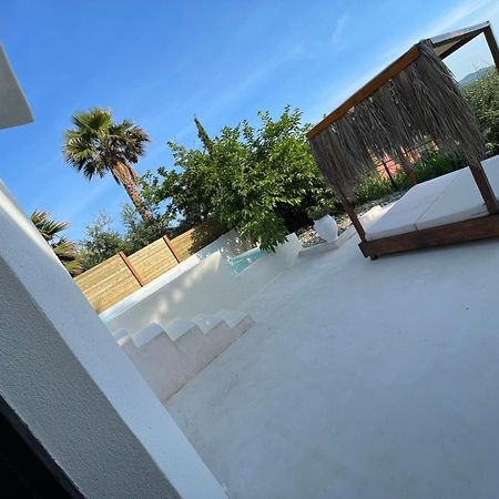 Rustic Hill Private Pool Suites กาลามาตา ภายนอก รูปภาพ