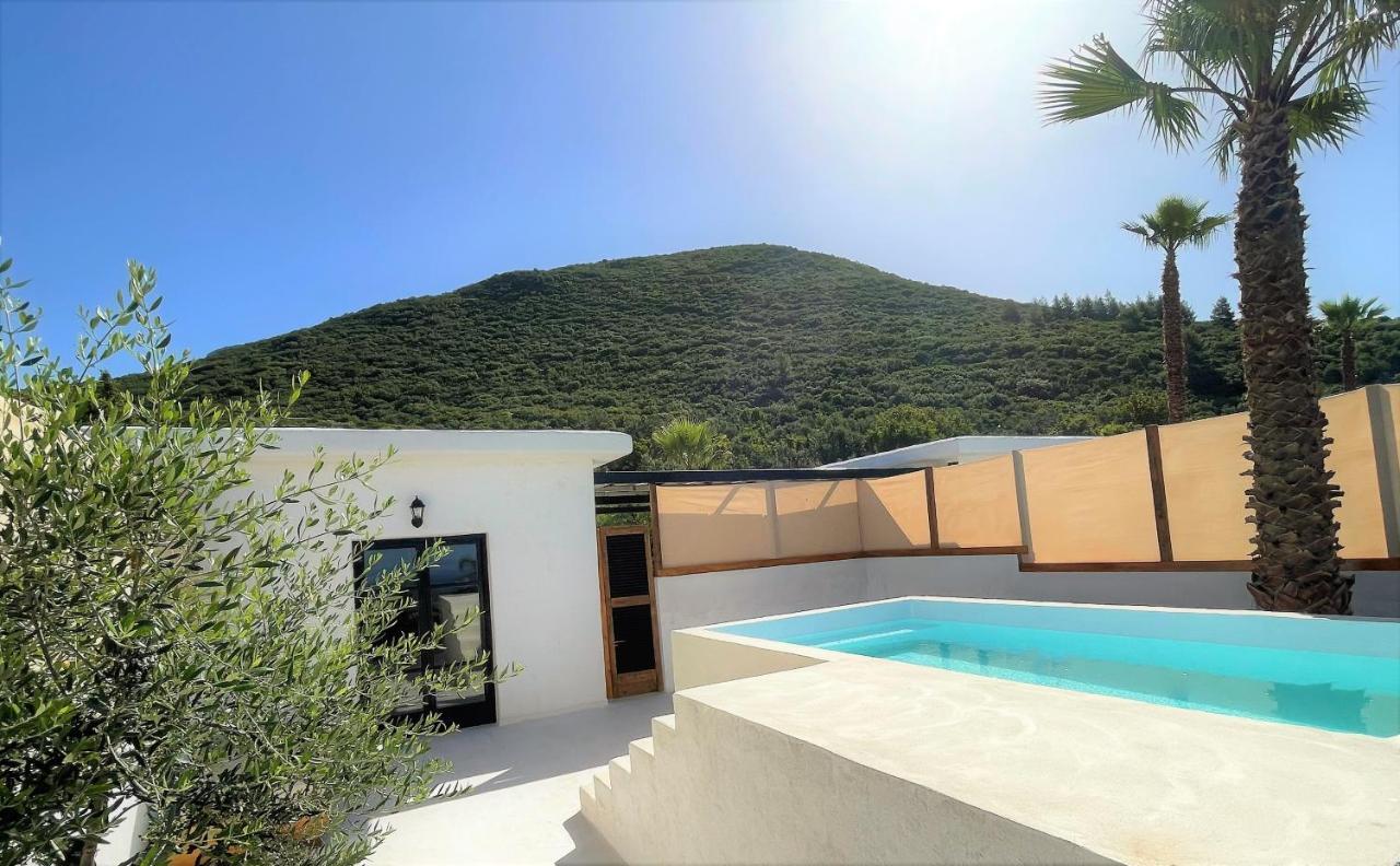 Rustic Hill Private Pool Suites กาลามาตา ภายนอก รูปภาพ