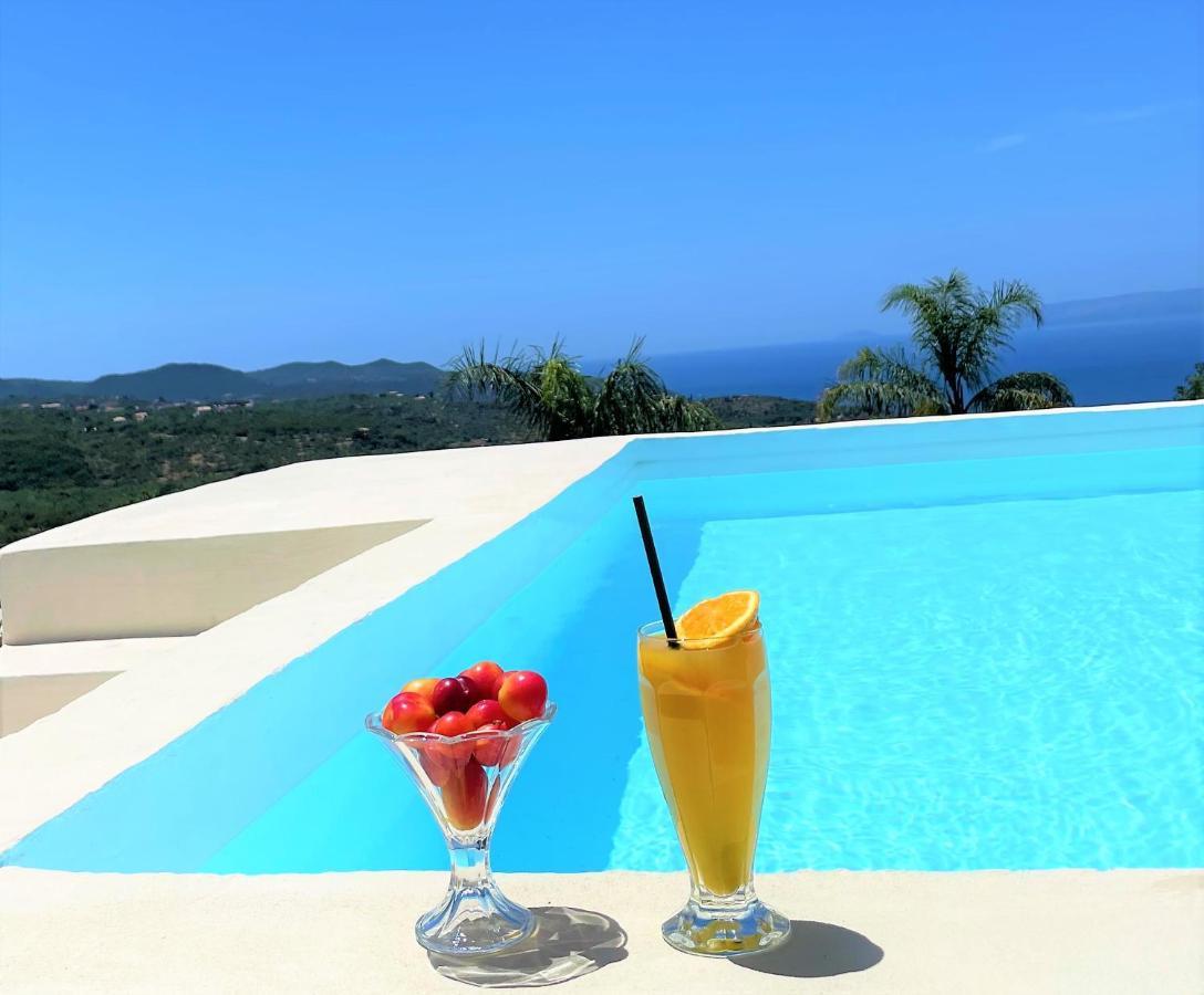 Rustic Hill Private Pool Suites กาลามาตา ภายนอก รูปภาพ