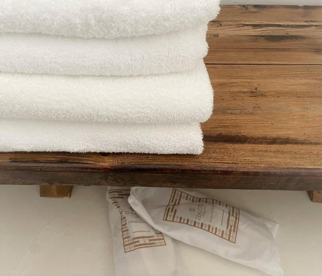 Rustic Hill Private Pool Suites กาลามาตา ภายนอก รูปภาพ