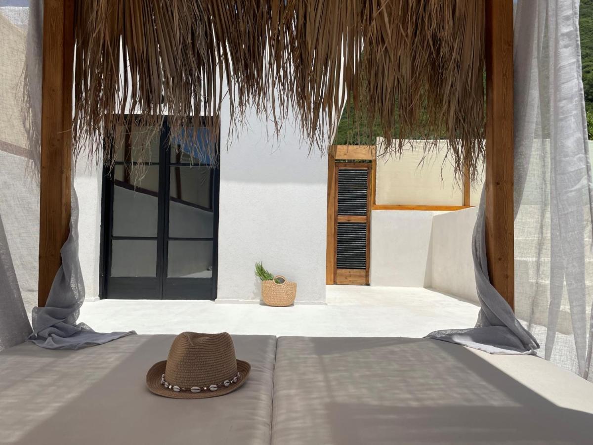 Rustic Hill Private Pool Suites กาลามาตา ภายนอก รูปภาพ