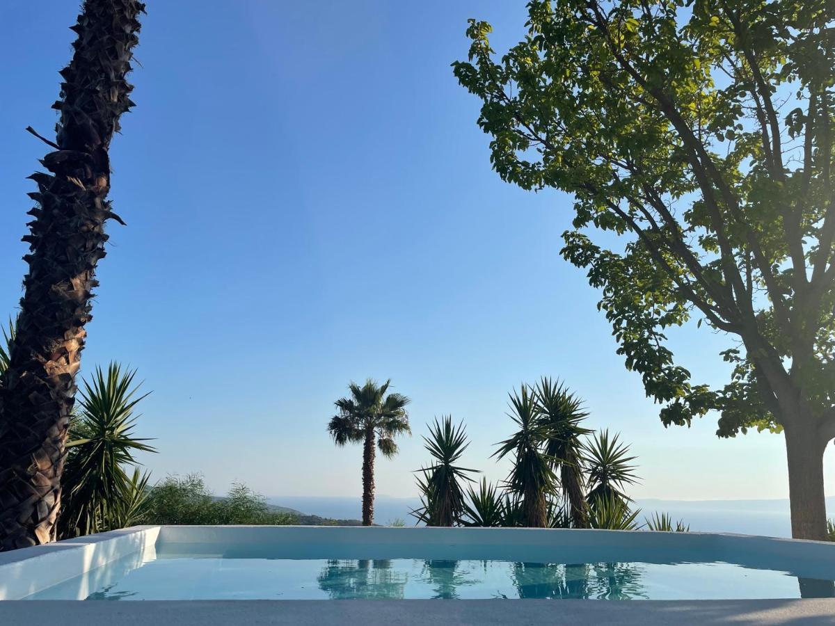 Rustic Hill Private Pool Suites กาลามาตา ภายนอก รูปภาพ