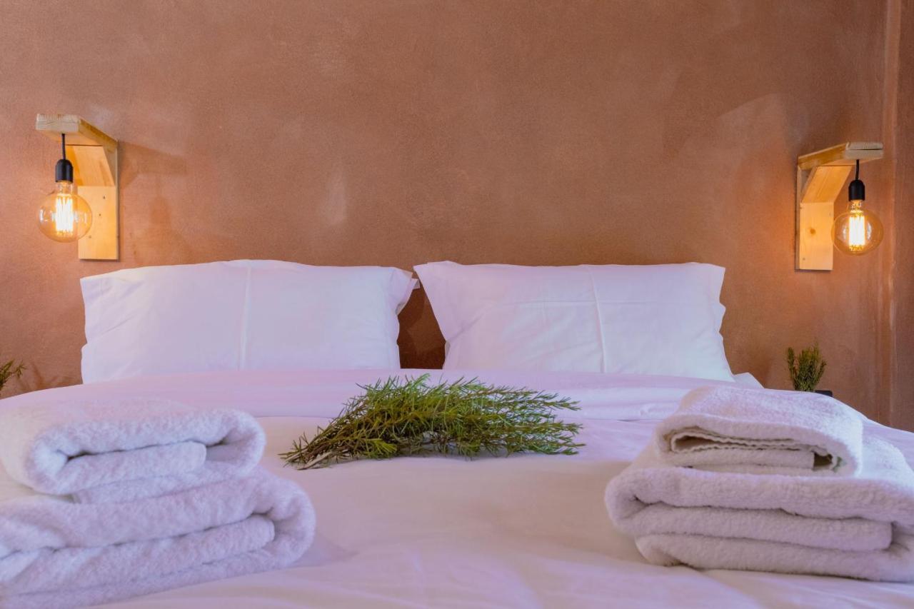 Rustic Hill Private Pool Suites กาลามาตา ภายนอก รูปภาพ