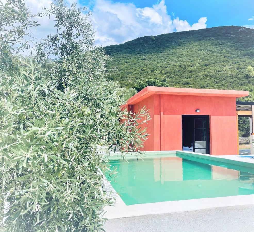 Rustic Hill Private Pool Suites กาลามาตา ภายนอก รูปภาพ