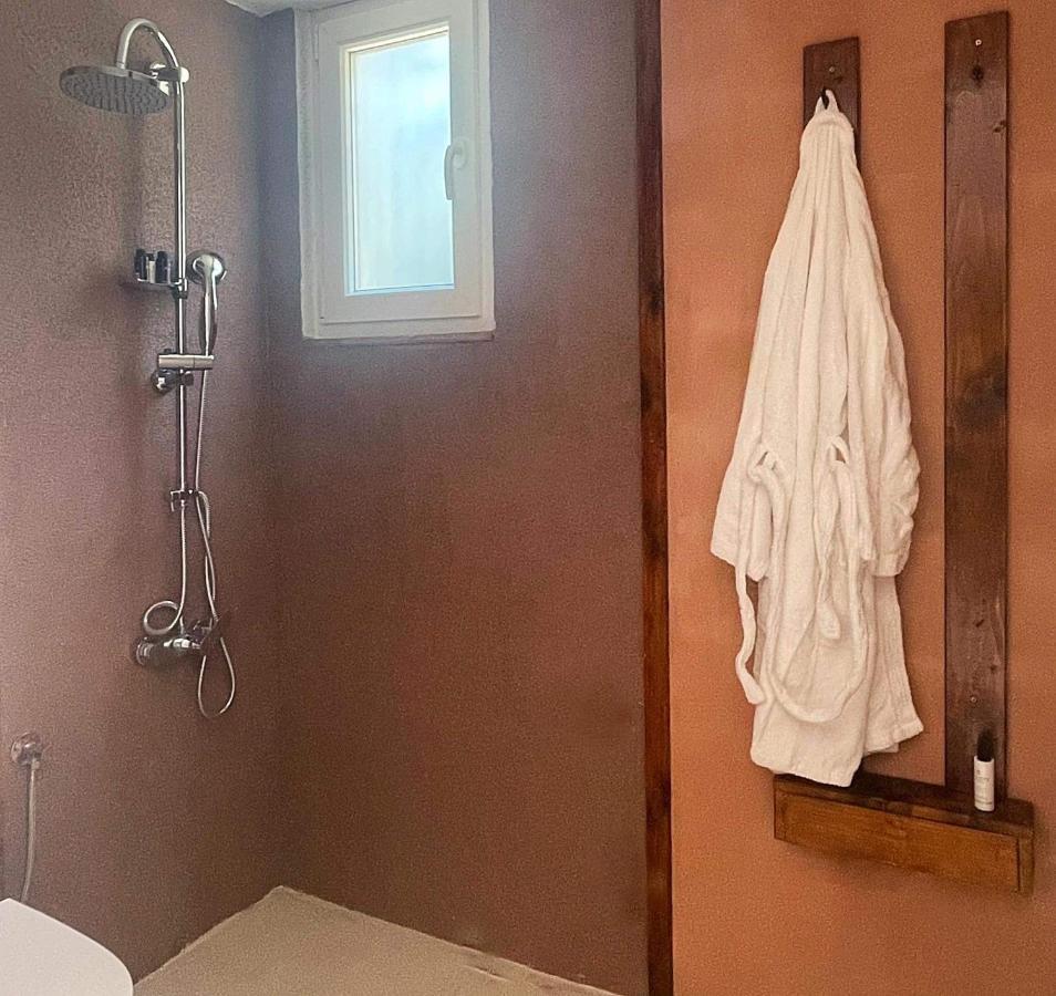 Rustic Hill Private Pool Suites กาลามาตา ภายนอก รูปภาพ